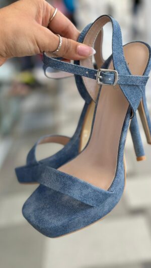 סנדל עקב ג׳ינס