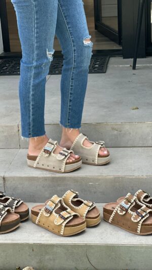 כפכפף ריקמה -בז